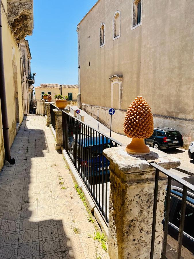 La Casa Del Barocco Hotel Noto Exterior foto